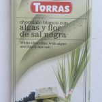 Шоколад без цукру Torras білий з водоростями і чорною сіллю Іспанія 75г